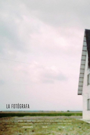 Poster for “La fotógrafa”