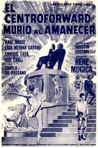 Постер фильма «El centroforward murió al amanecer»