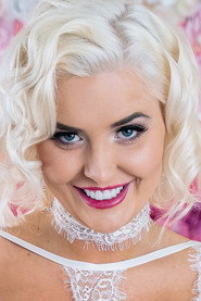 Photo of Karissa Shannon