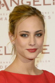 Фото: Nora Arnezeder