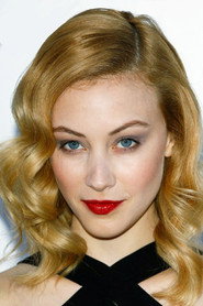 Фото: Sarah Gadon