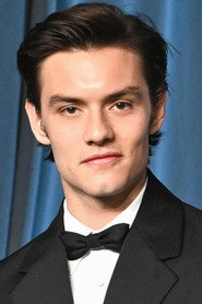 Photo of Louis Partridge