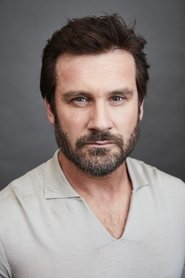 Photo of Clive Standen