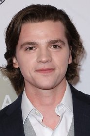 Фото: Joel Courtney