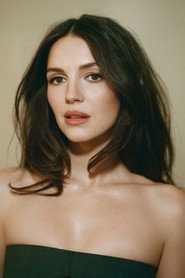 Photo of Ella Hunt