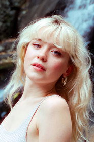 Photo of Maisie Peters