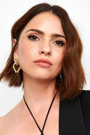 Photo of Shelley Hennig