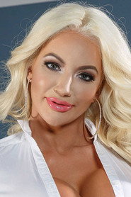 Фото: Nicolette Shea