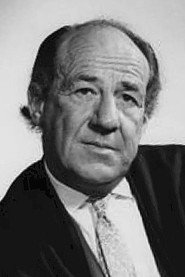 Photo of Michael Hordern