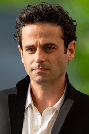 Photo of Luke Kirby