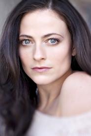 Фото: Lara Pulver